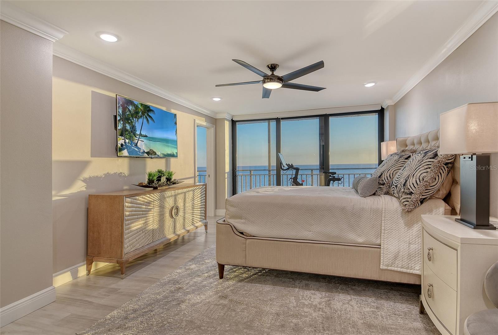 WHISPERING SANDS - Residential