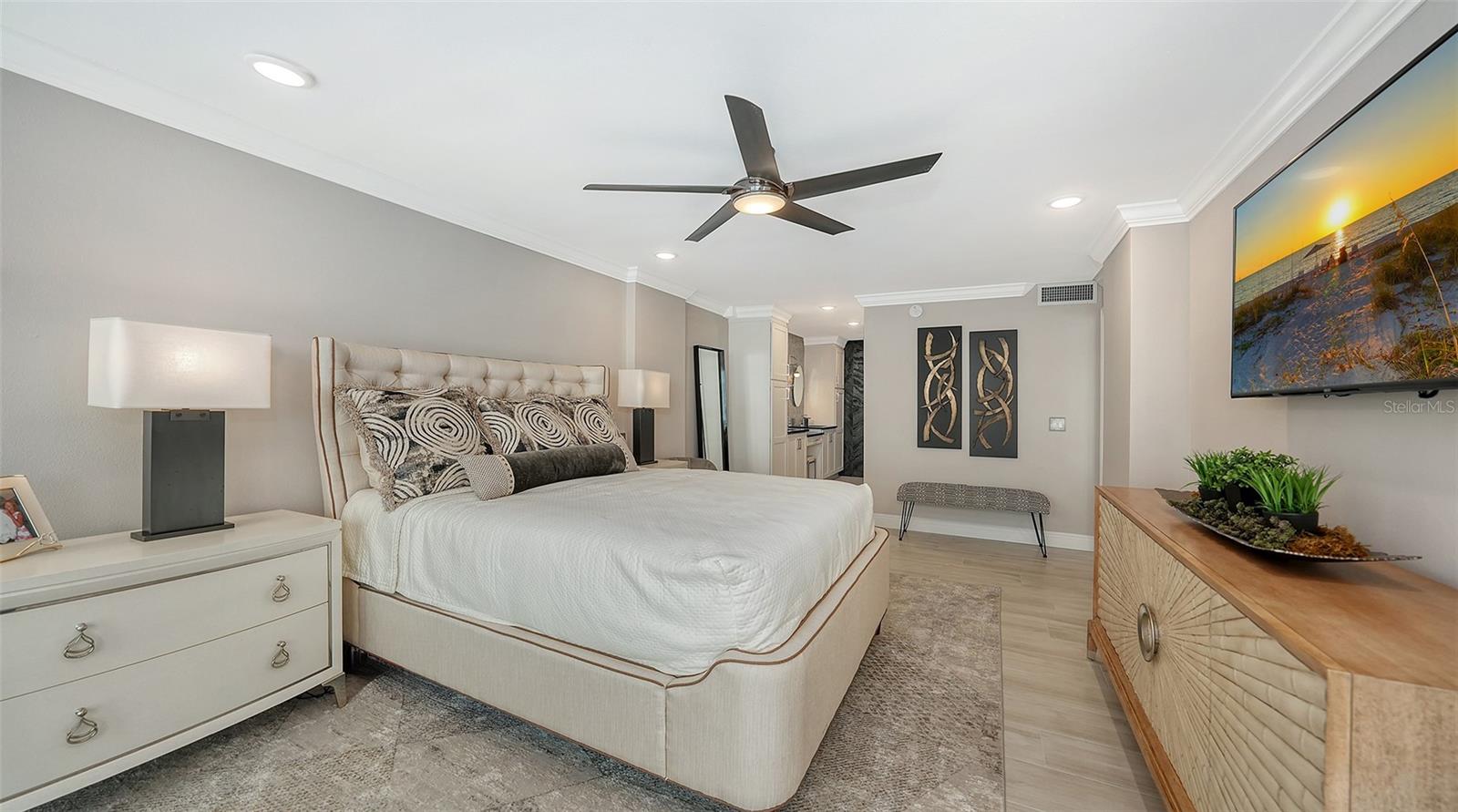 WHISPERING SANDS - Residential
