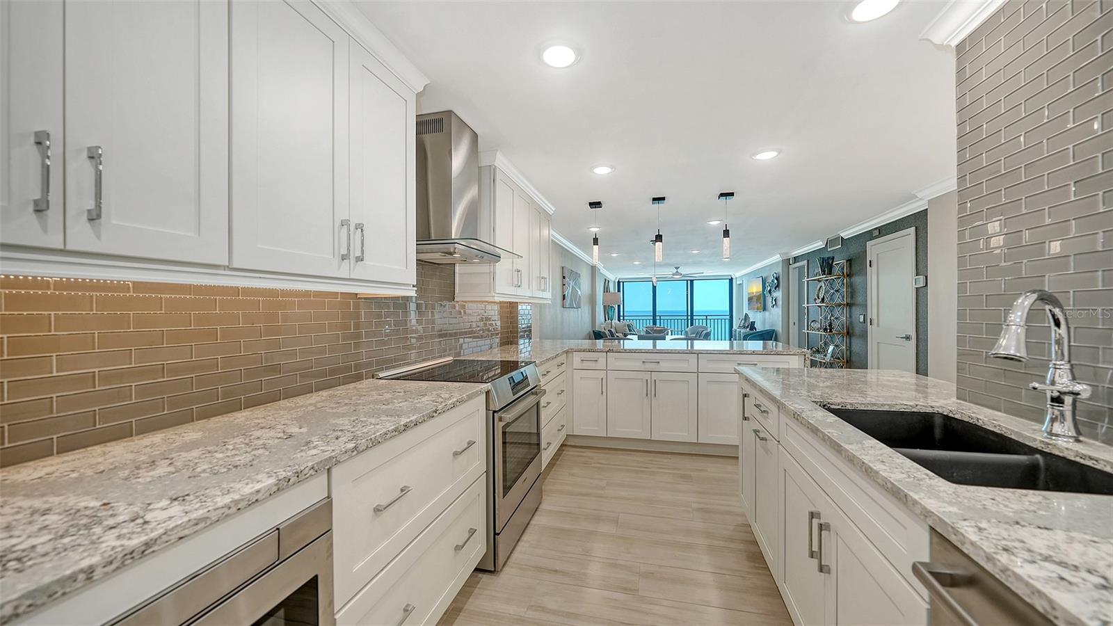 WHISPERING SANDS - Residential