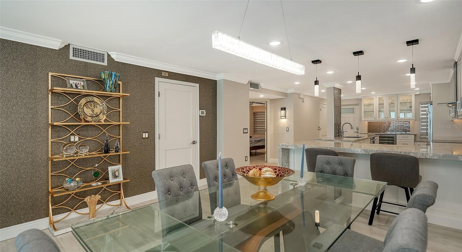 WHISPERING SANDS - Residential