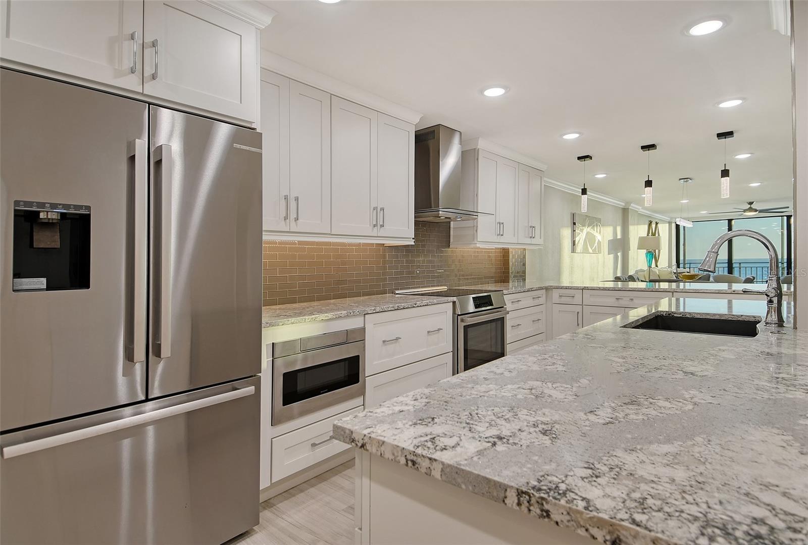 WHISPERING SANDS - Residential