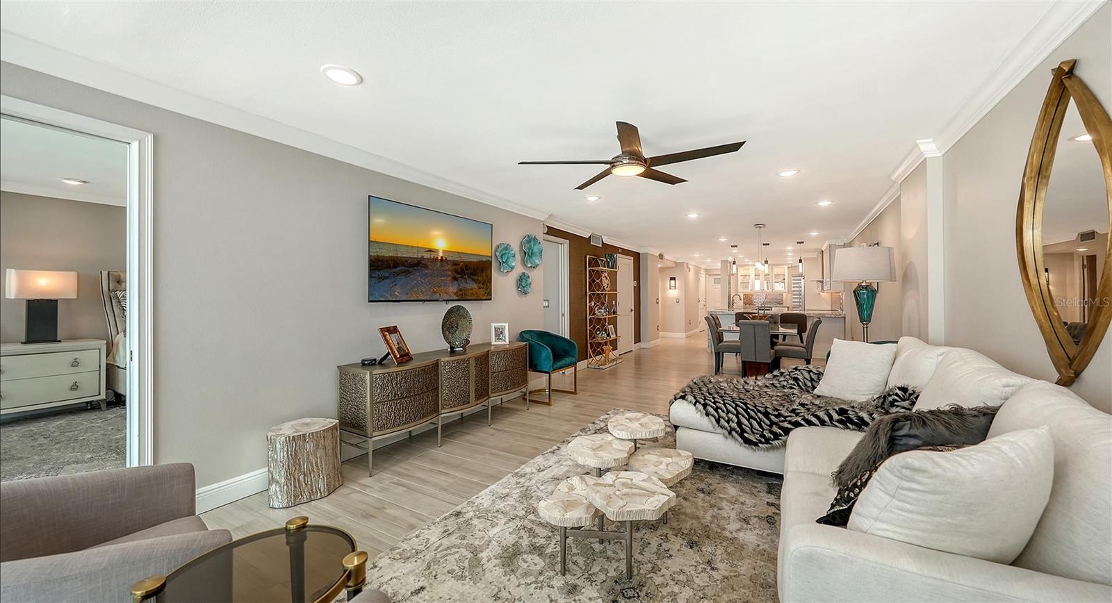 WHISPERING SANDS - Residential