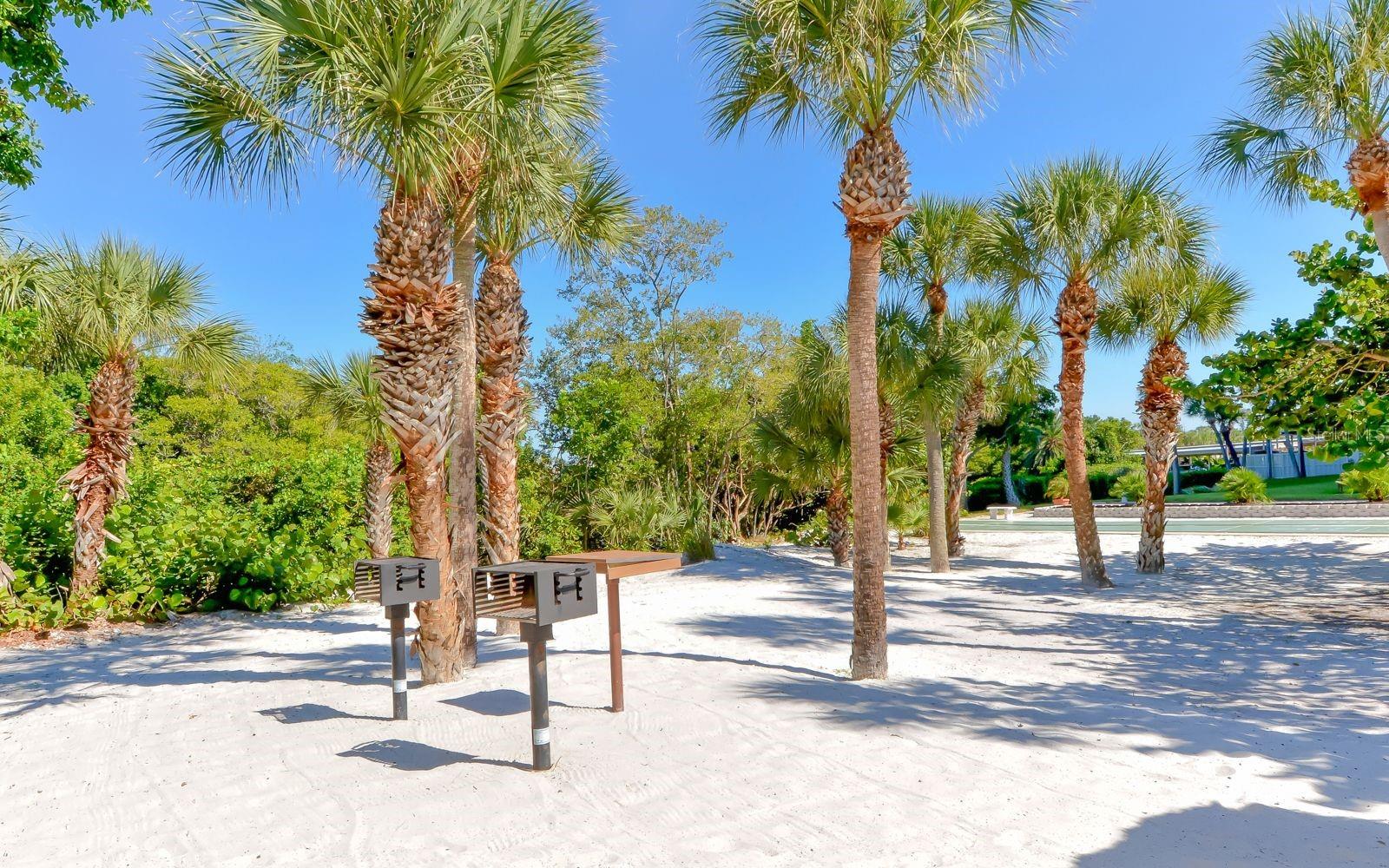 WHISPERING SANDS - Residential