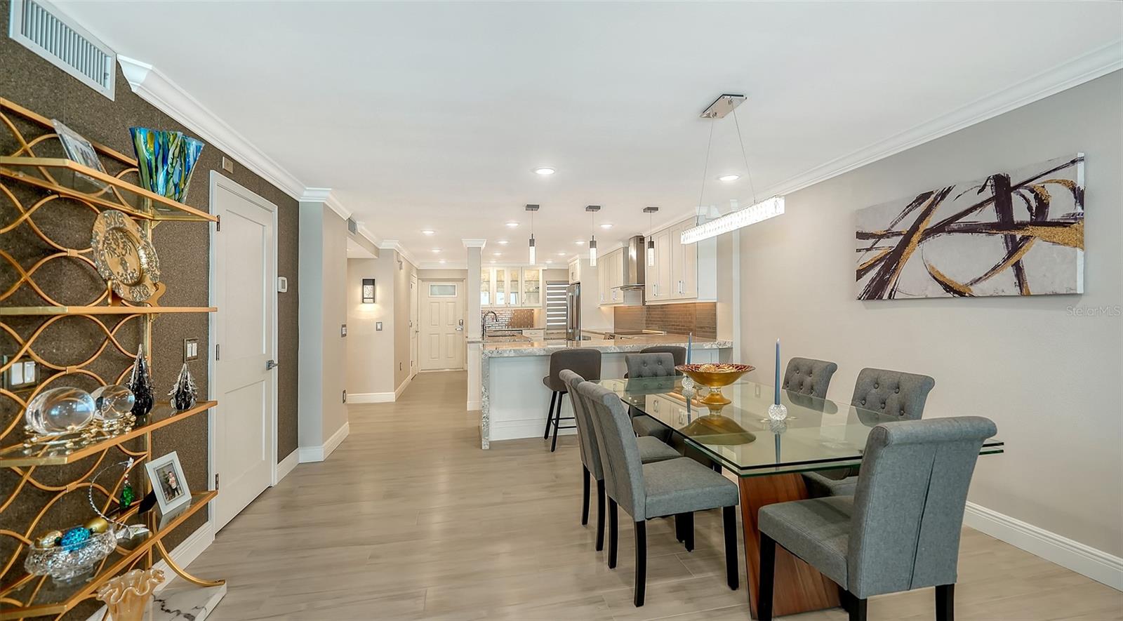 WHISPERING SANDS - Residential