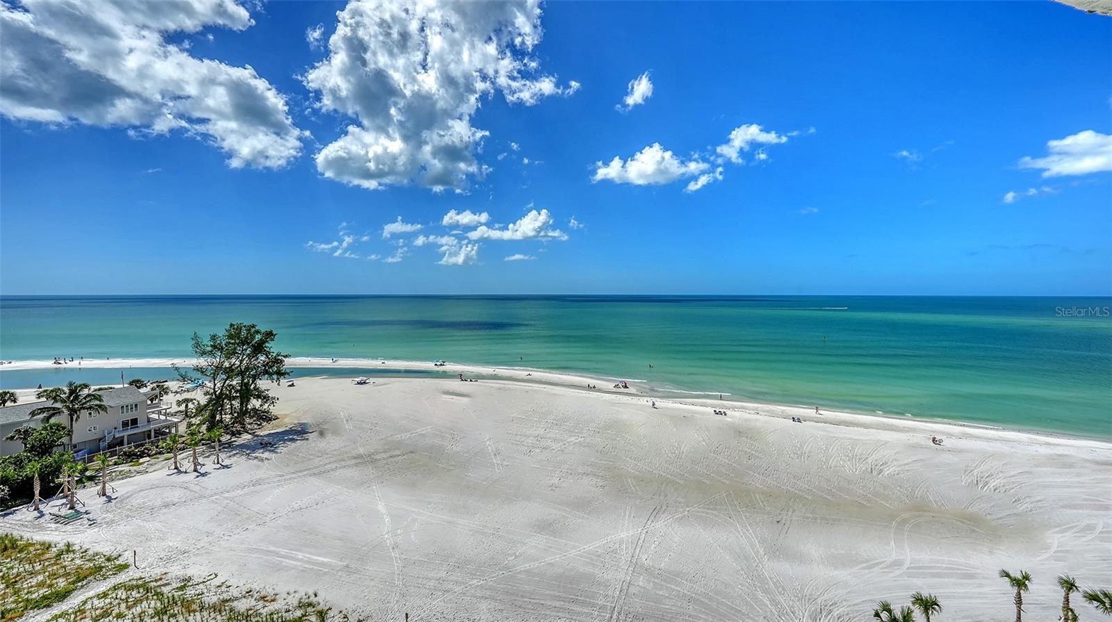 WHISPERING SANDS - Residential