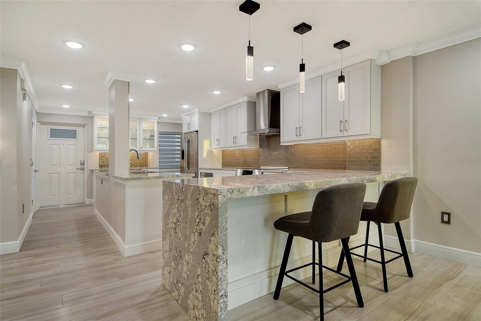 WHISPERING SANDS - Residential