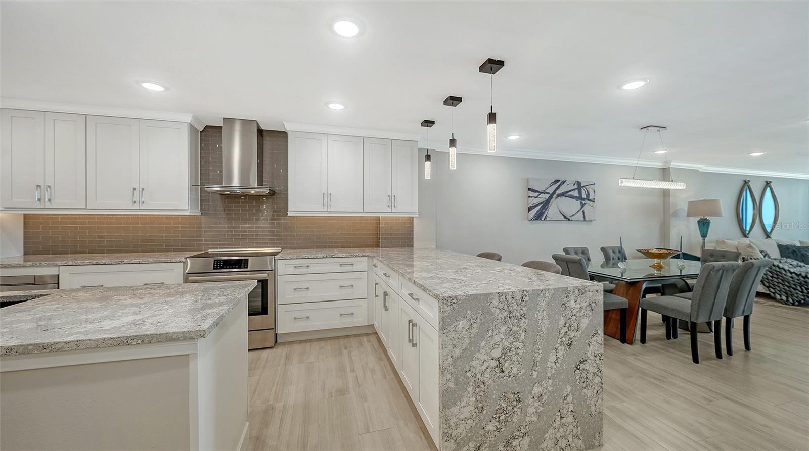 WHISPERING SANDS - Residential