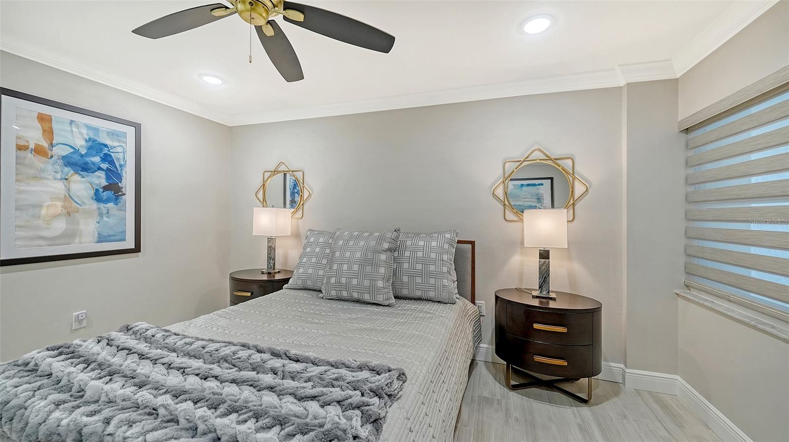 WHISPERING SANDS - Residential