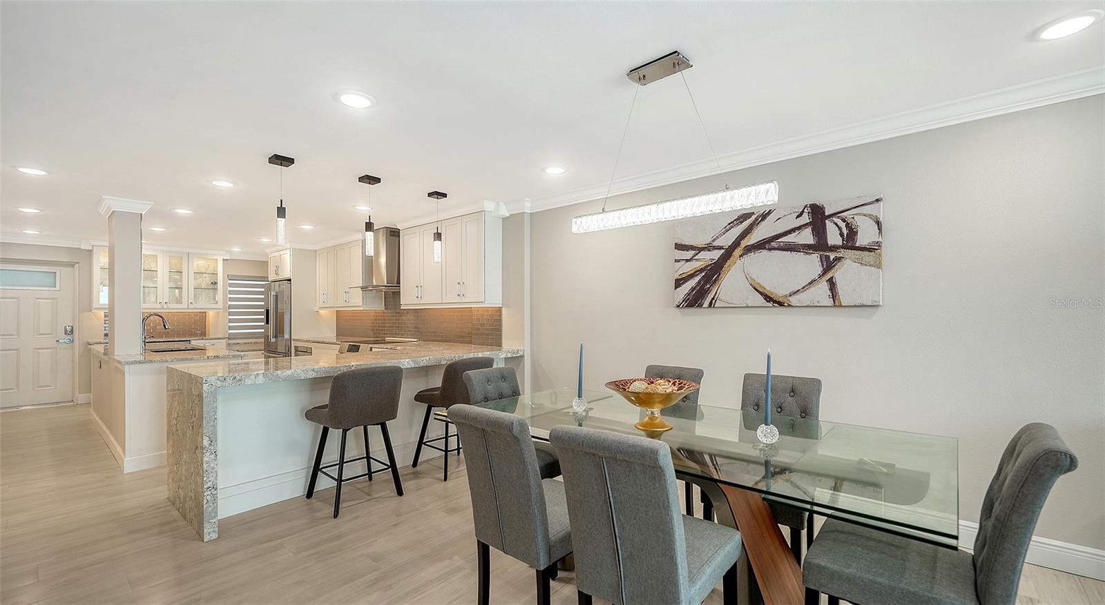WHISPERING SANDS - Residential