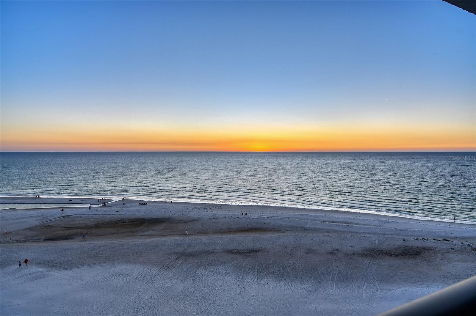 WHISPERING SANDS - Residential