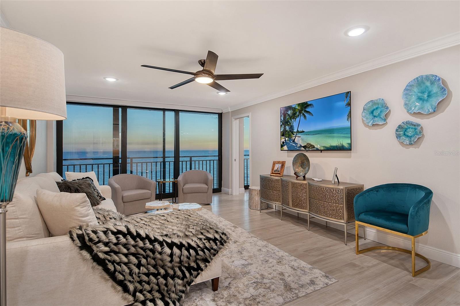WHISPERING SANDS - Residential