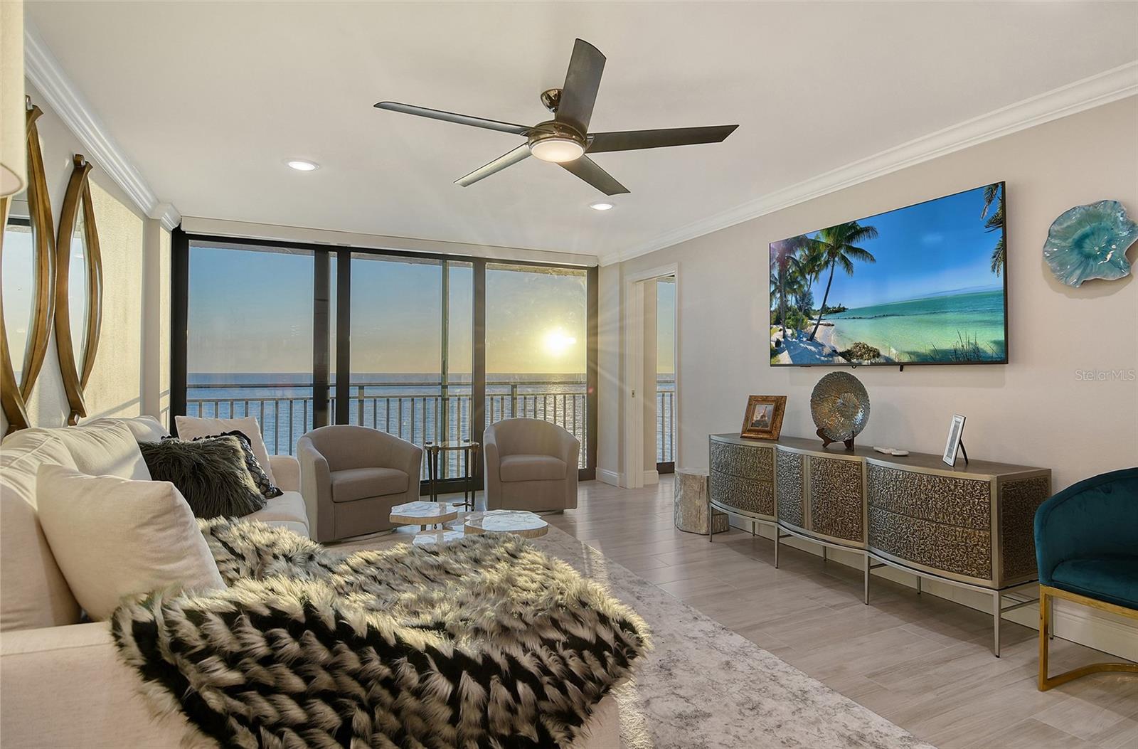 WHISPERING SANDS - Residential