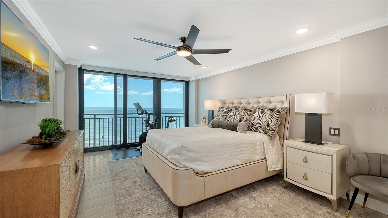 WHISPERING SANDS - Residential