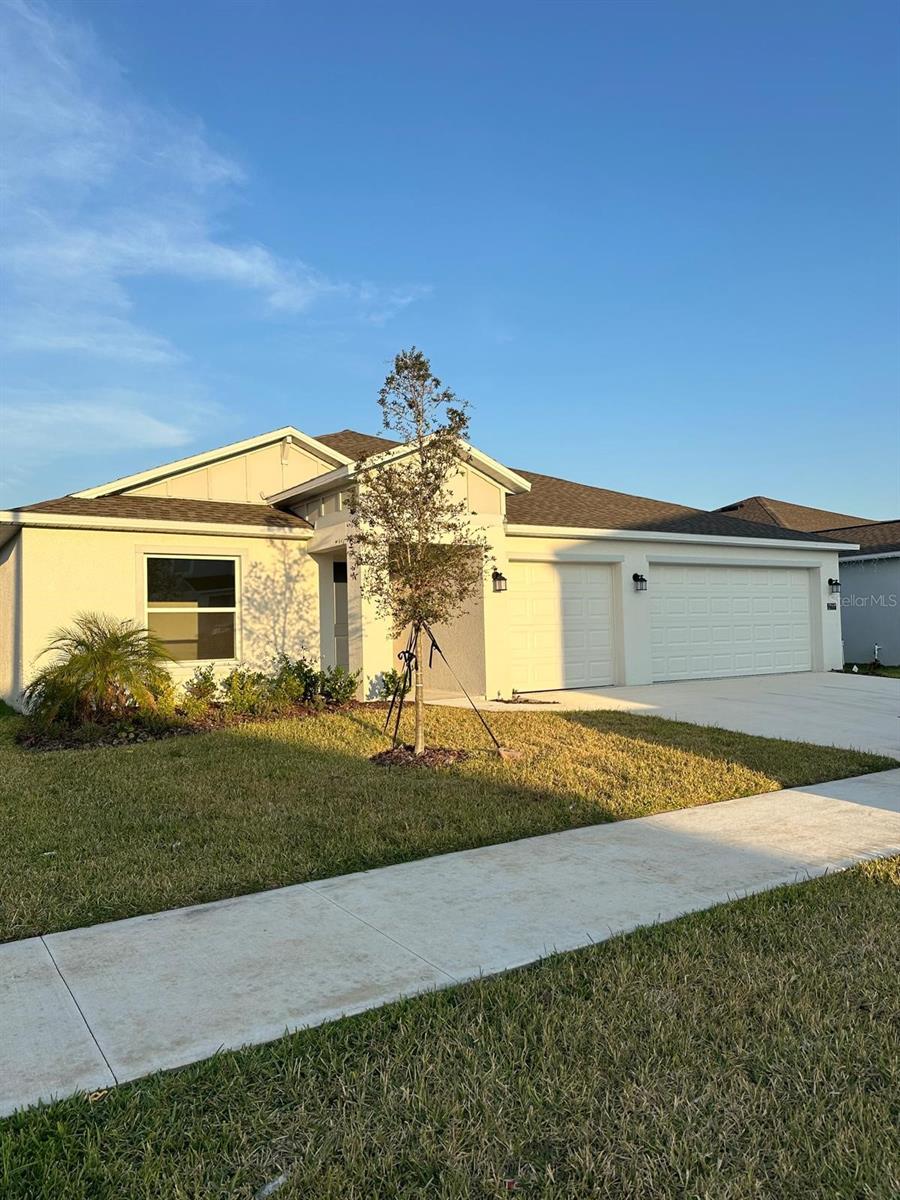 RANCHES/LK MCLEOD I - Residential Lease