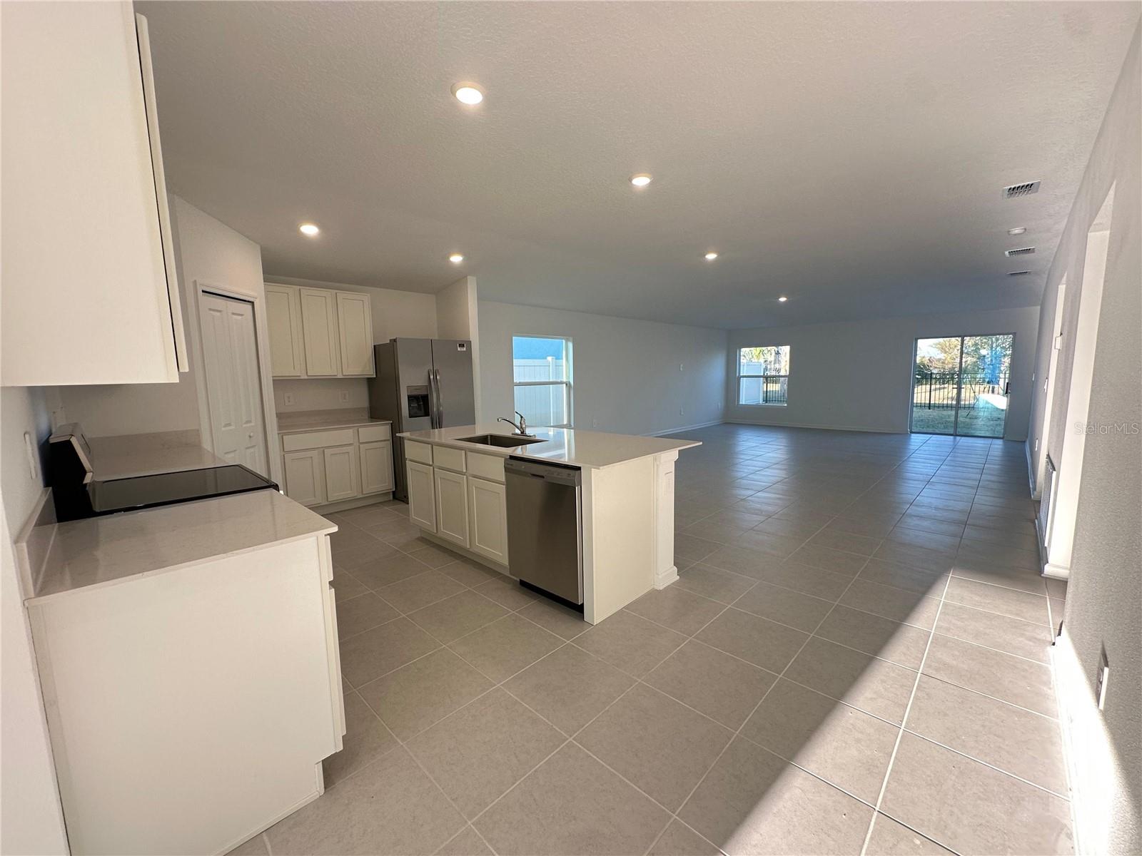 RANCHES/LK MCLEOD I - Residential Lease