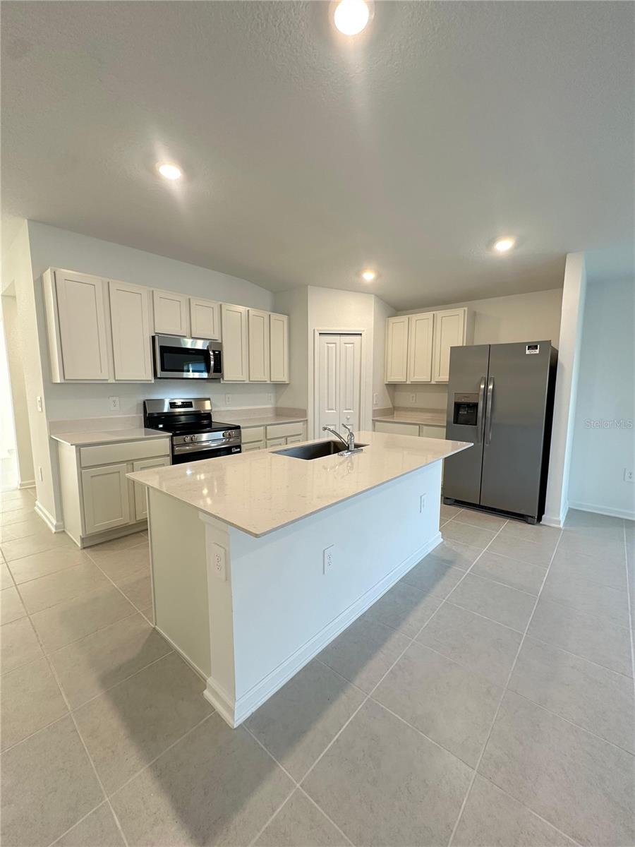 RANCHES/LK MCLEOD I - Residential Lease