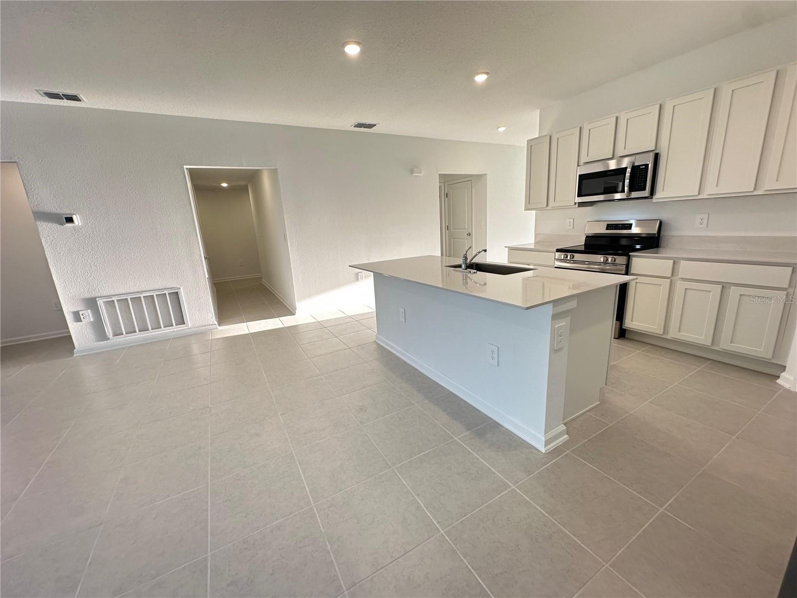 RANCHES/LK MCLEOD I - Residential Lease