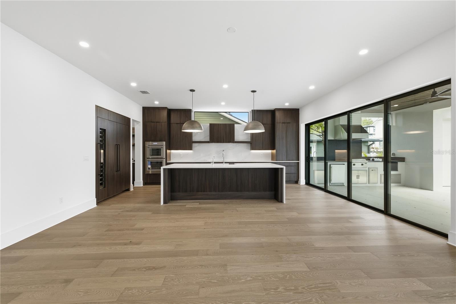 2517 RIVERSIDE DR