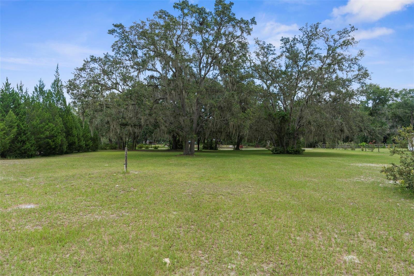 ROYAL OAKS RETREATS - Residential