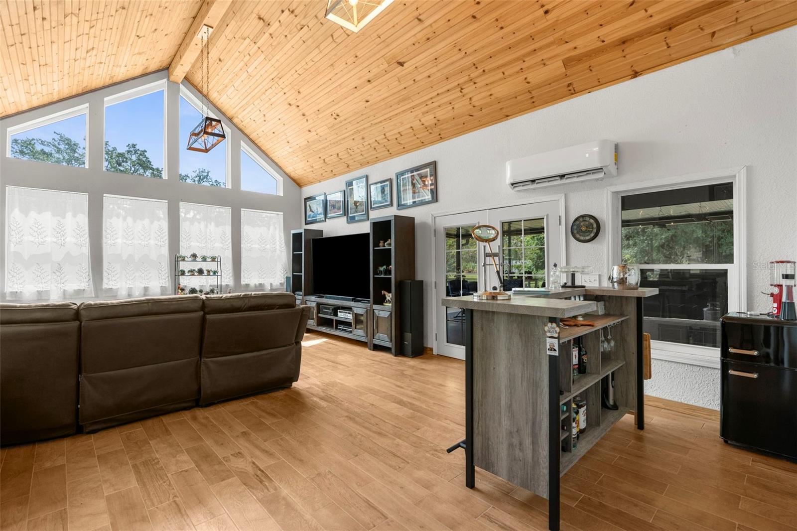 ROYAL OAKS RETREATS - Residential