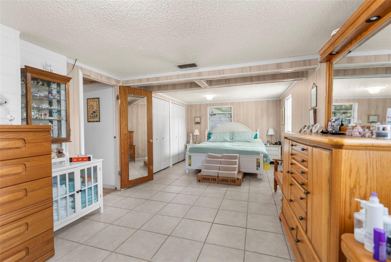 ROYAL OAKS RETREATS - Residential