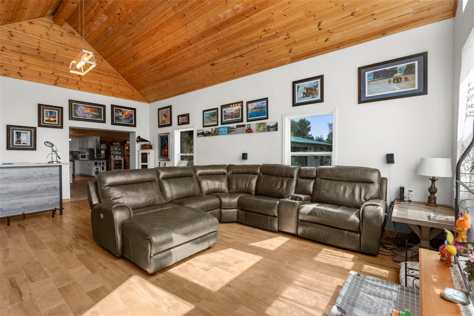 ROYAL OAKS RETREATS - Residential