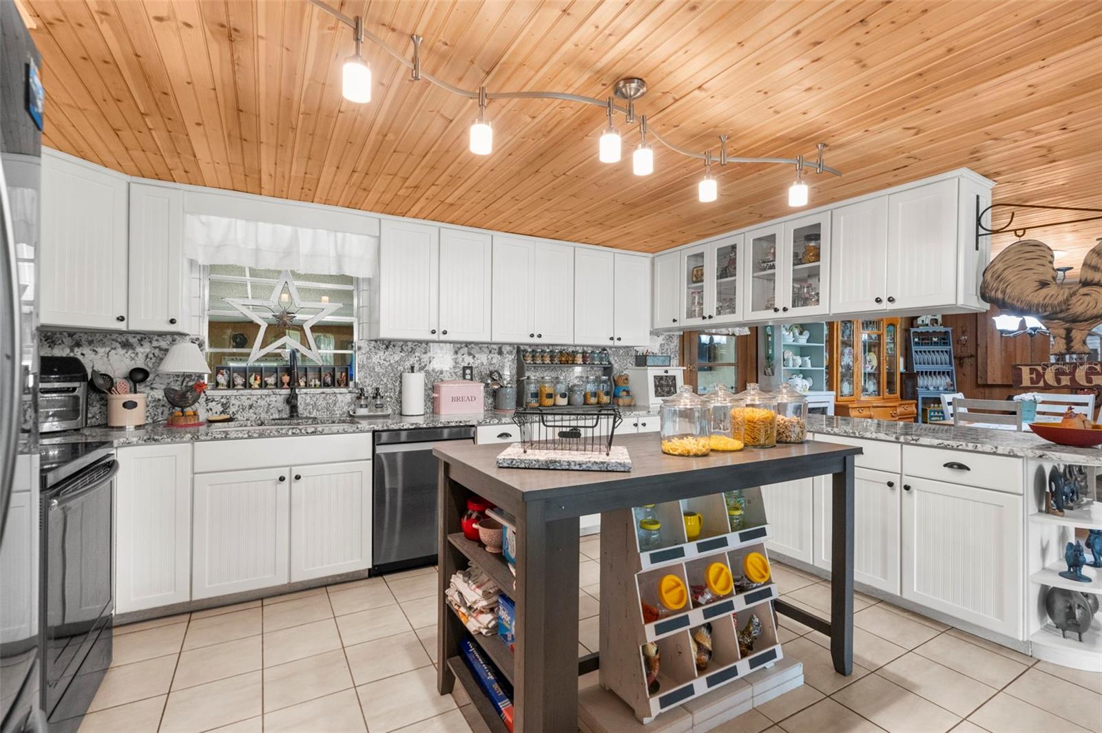 ROYAL OAKS RETREATS - Residential