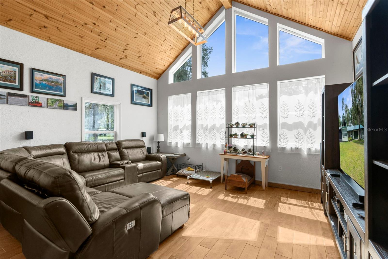 ROYAL OAKS RETREATS - Residential