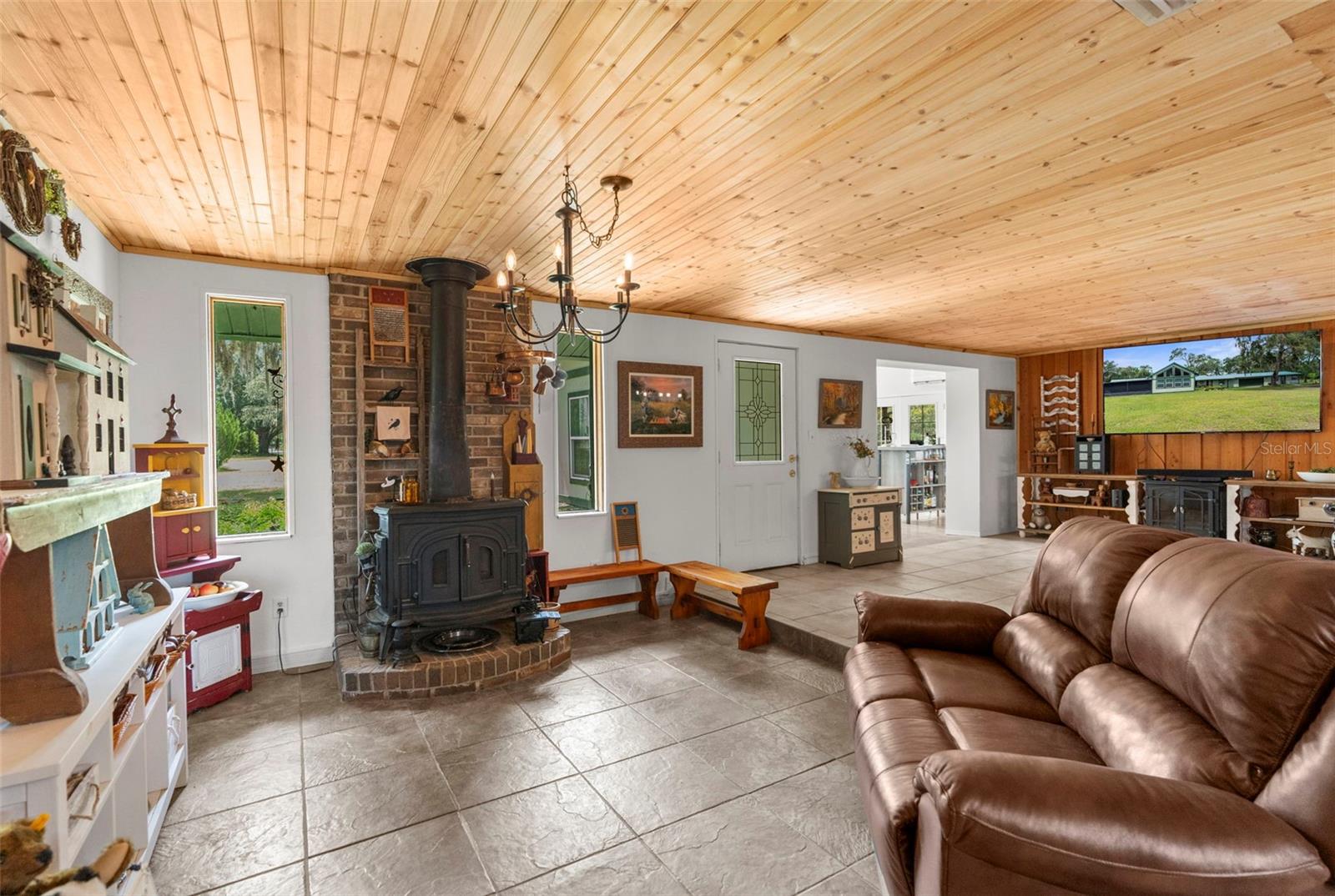 ROYAL OAKS RETREATS - Residential