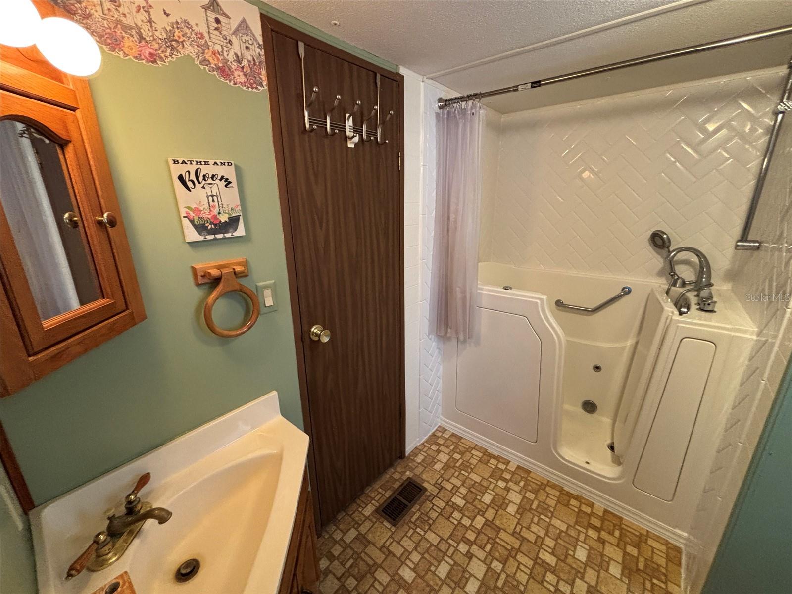 CHIPPEWA CHIEF HAMMOCK - Residential