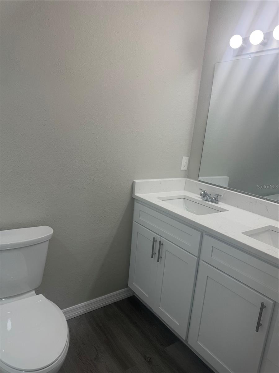 LINCOLN PARK - Residential Income