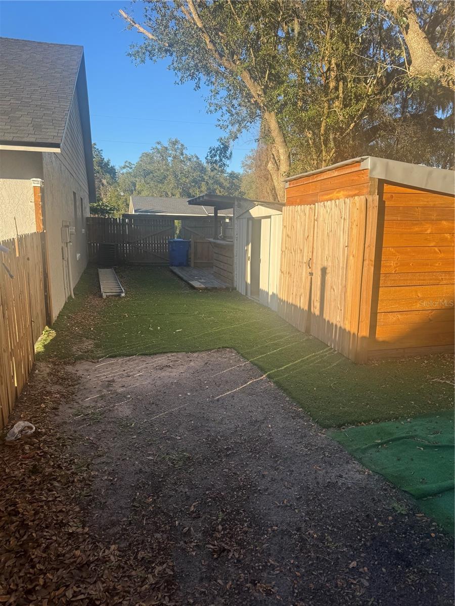 LINCOLN PARK - Residential Income