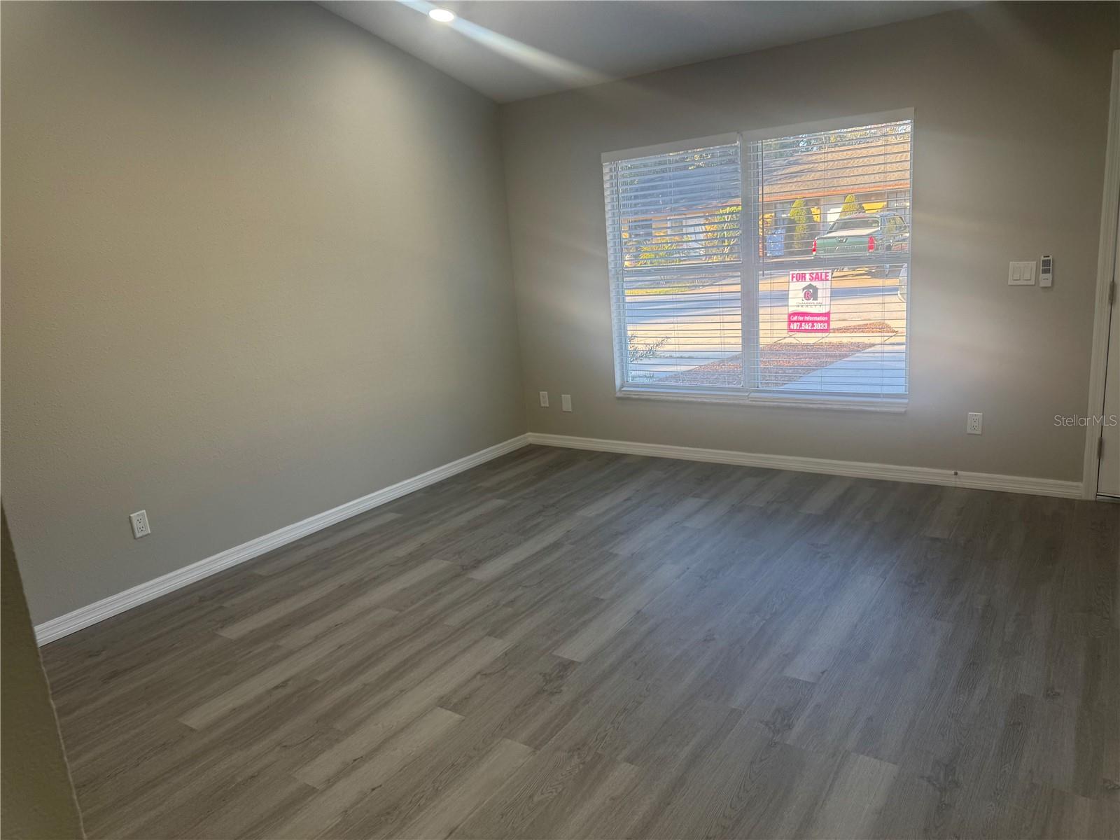 LINCOLN PARK - Residential Income