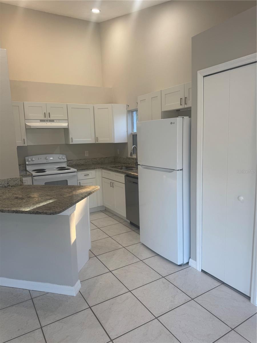 LINCOLN PARK - Residential Income