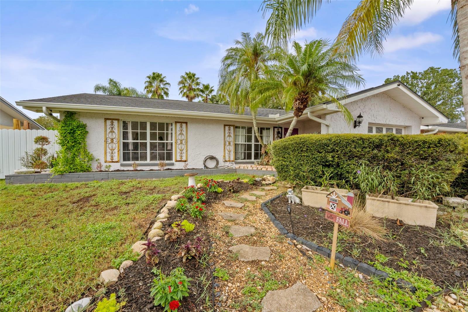 1704 HIBISCUS CIRCLE S