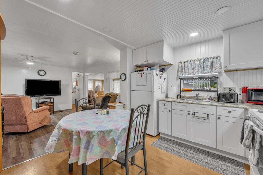 Photo of 78 Mauna Loa Drive, Leesburg, FL 34788 (MLS # G5103931)