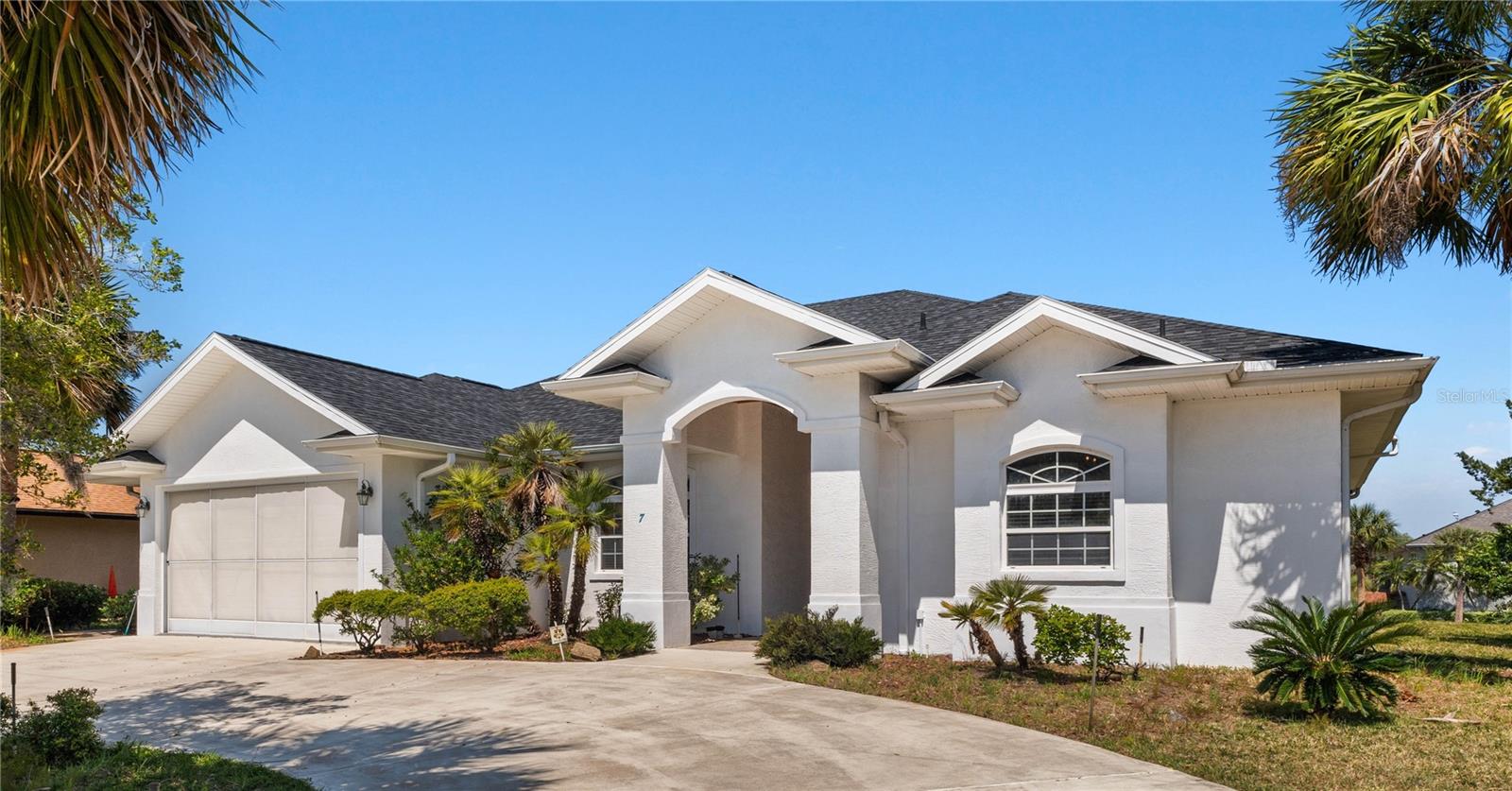7 CHRISTOPHER COURT N