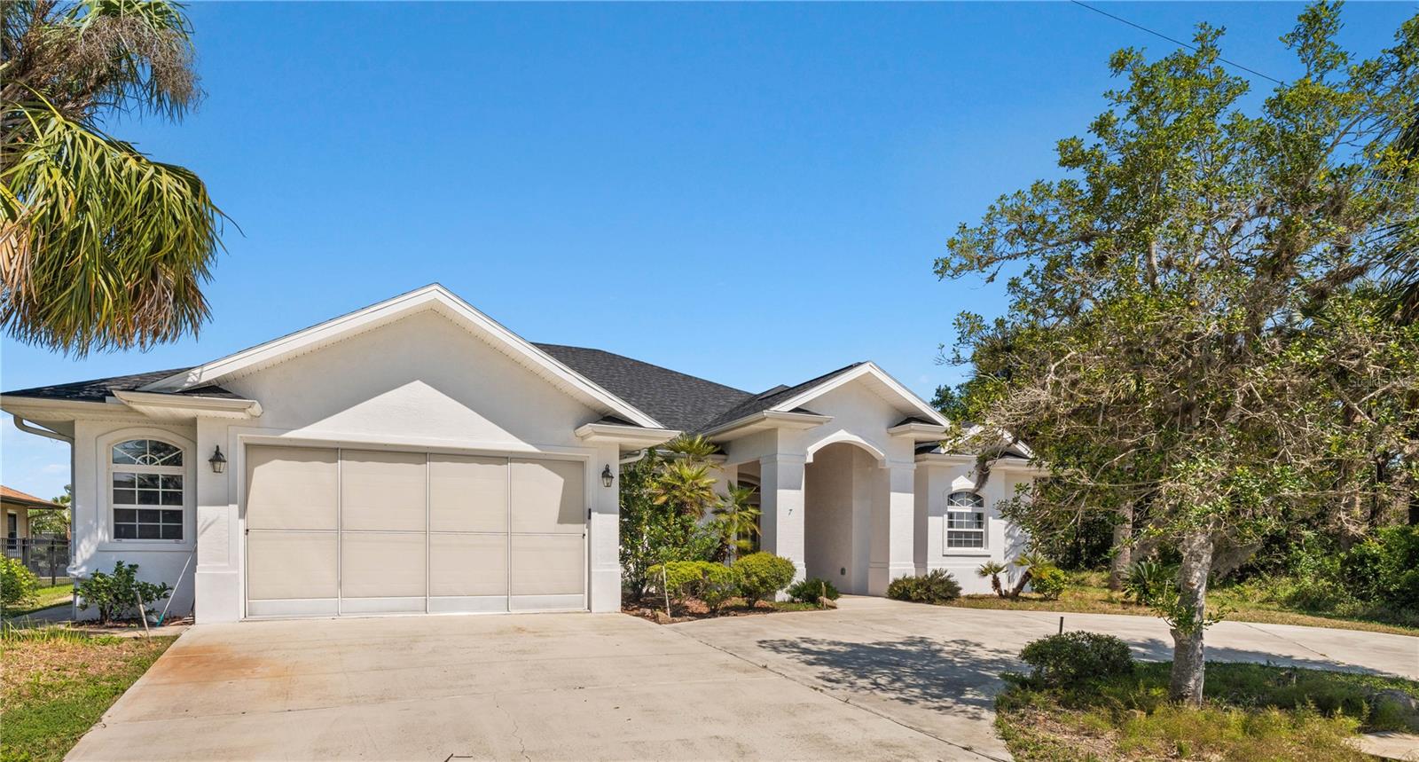 7 CHRISTOPHER COURT N