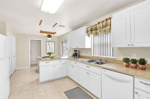 Tiny photo for 5351 Aurora Drive, Leesburg, FL 34748 (MLS # G5102600)