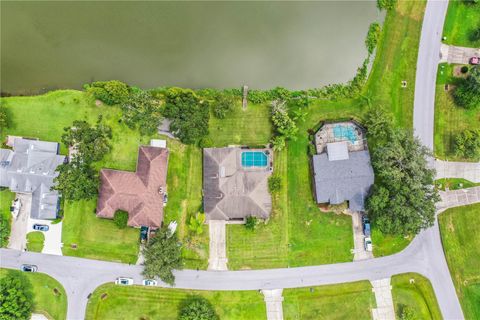 A home in LAKELAND