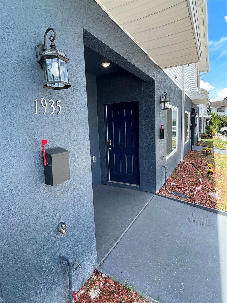 1935 OXNARD COURT