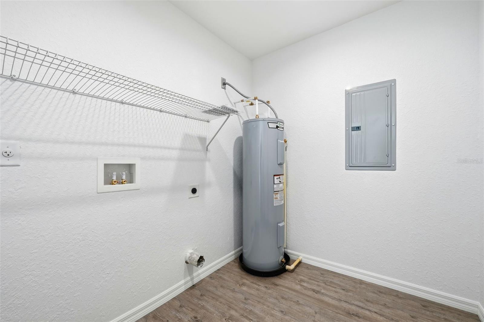 WOODS & LAKES SUB - Residential