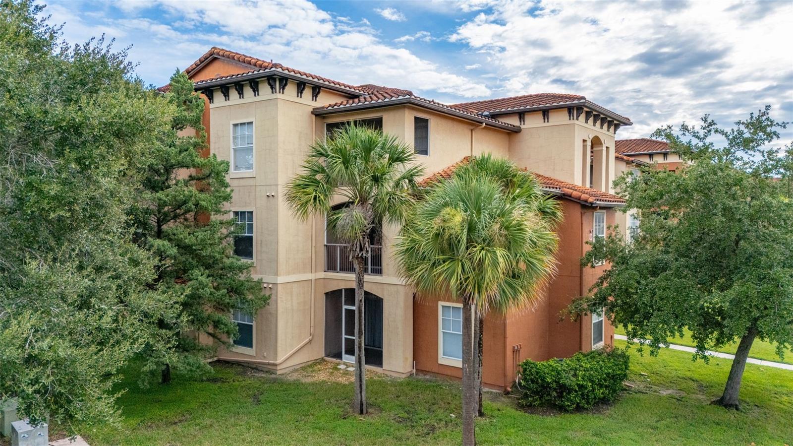 Turn-Key 3 Bedroom, 2 Bath Corner Condo!
Beautifully updated and completely move-in ready, this spacious corner residence features a large,
screened balcony and is located in a premier 24-hour guard-gated community with resort-inspired
amenities. Whether you’re searching for a personal retreat or a long-term investment, this home offers
unbeatable convenience: just minutes from Valencia College, Universal Studios, Lockheed Martin, I-Drive,
Dr. Phillips Restaurant Row, The Mall at Millenia, and Orlando Premium Outlets.
Step inside to find brand-new luxury vinyl plank floors (no carpet!), never-used appliances (2025),
all-new cabinets, granite countertops, and bathroom vanities (2025). Everything is fresh, modern, and
waiting for you! Enjoy easy Florida living from your private screened patio overlooking tropical
landscaping—no yardwork required.
This community goes beyond the ordinary with exceptional amenities: three swimming pools, fitness
center, yoga/aerobics studio, jacuzzi, sauna, steam room, bowling alley, racquetball court, volleyball,
tennis courts, playground, dog park, BBQ area, business center, and more—all with 24-hour security for
peace of mind.
Don’t wait—schedule your private showing today and experience resort-style living every day!