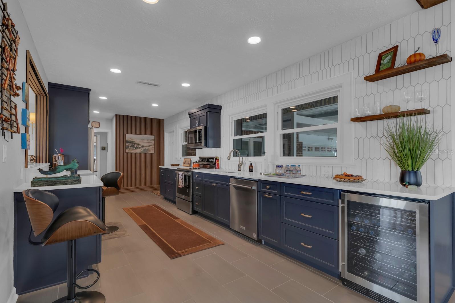 BAYVIEW MANOR - Residential