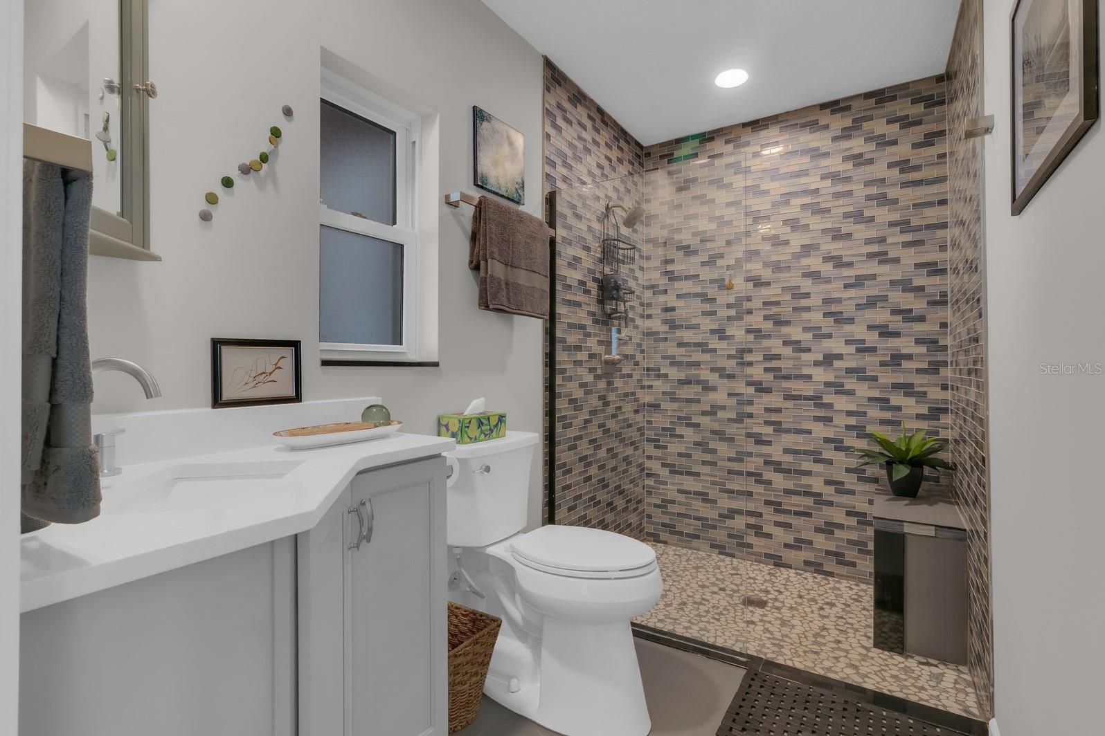 BAYVIEW MANOR - Residential