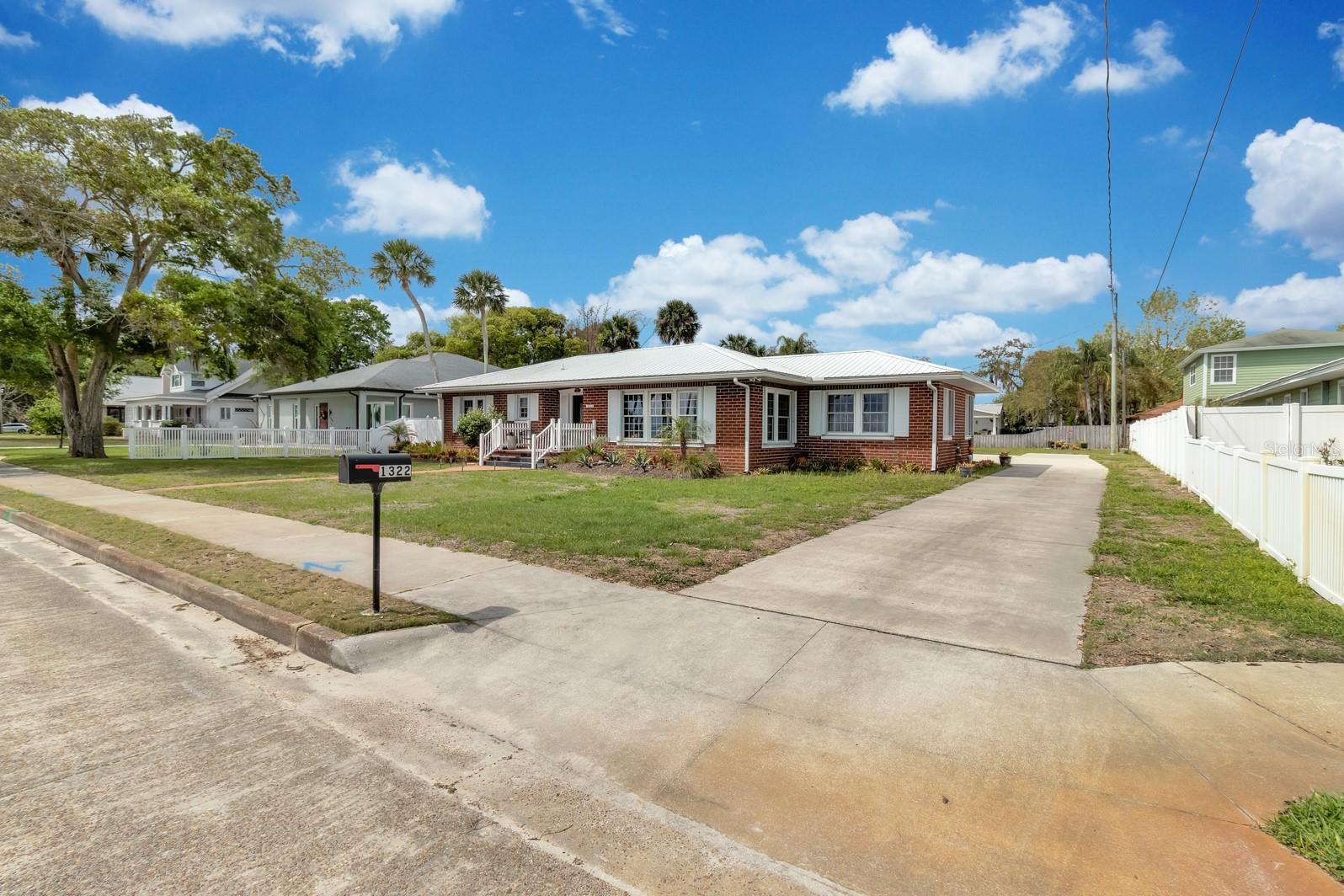 BAYVIEW MANOR - Residential