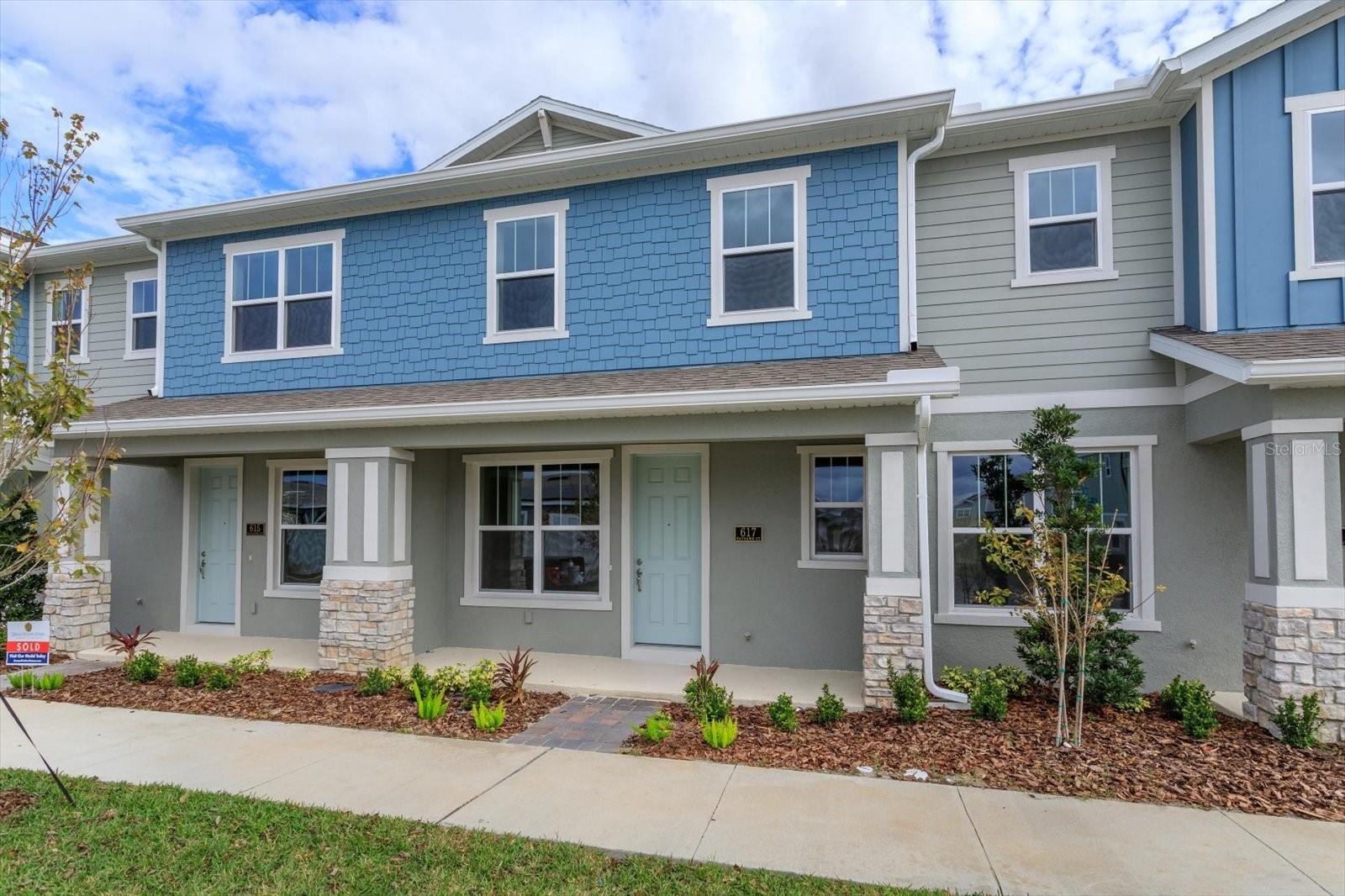 One or more photo(s) has been virtually staged. Sample Images SAGE Townhome offers 3 Bedrooms, and 2.5 Baths with a
large open first floor. Discover the allure of the Horizon West area and the vibrant pulse of Downtown Orlando, where Dream Finders Homes
proudly presents Serenade at Ovation. Nestled amidst picturesque lakes and pristine conservation areas, our collection of award-winning single-family homes and contemporary townhomes beckons you. Embracing the essence of classic Florida architectural styles, each residence seamlessly
blends indoor and outdoor living. Enrich your life with Winter Garden's local history and charm, while relishing easy access to top-tier schools,
Orlando's business hubs, delectable dining, iconic attractions, and endless entertainment.