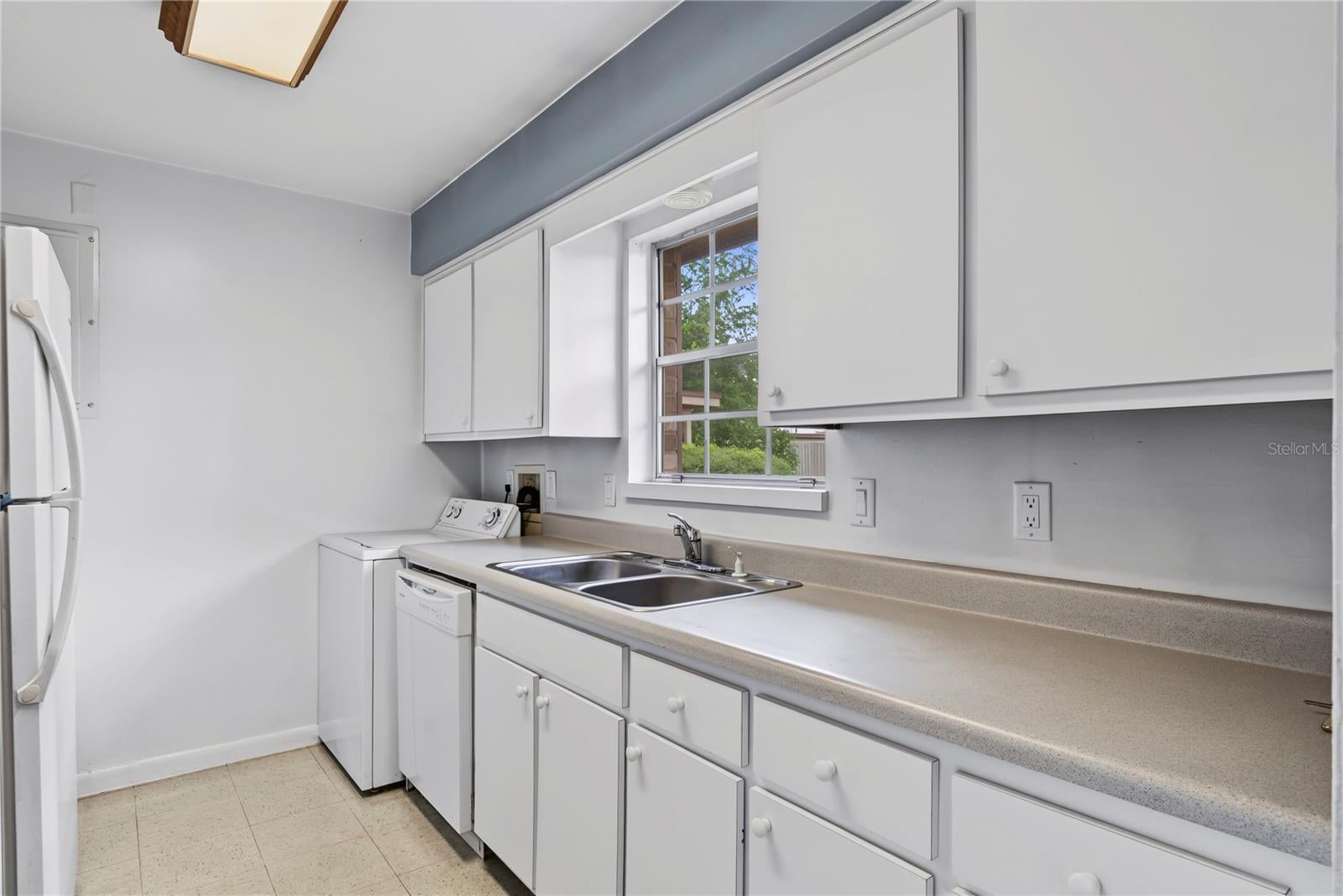 330 E EVERGREEN AVENUE