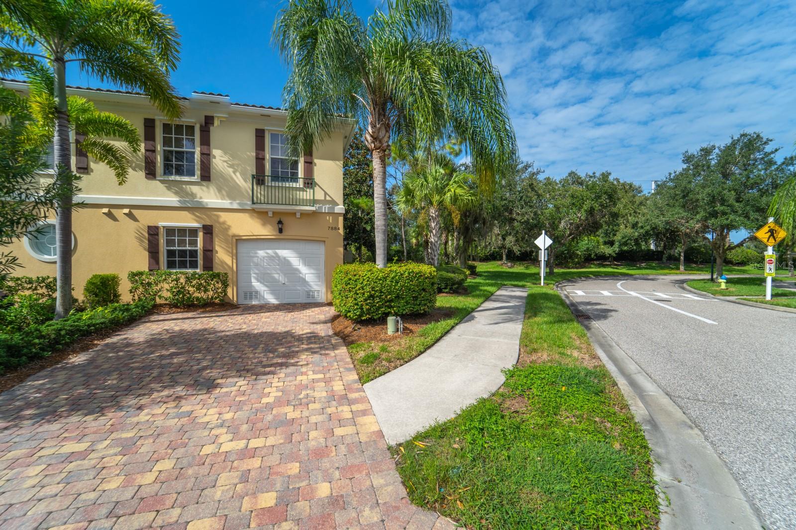 This Catalina townhome located in the Resort style community of Villagewalk has 3 bedrooms, 2.5 baths and a 1 car garage. The home has
built in shelving, newer lighting, crown molding and a fantastic view of your private pool with lanai. Community amenities include a clubhouse with state of the art fitness center, card rooms, library and event space. e There is an on-site restaurant and bar. There are 6 har tru tennis courts, pickleball courts, bocce ball, and 2 heated pools, resort style and lap pool. VillageWalk has over five hundred acres of manicured grounds, great for walking and biking and is conveniently located to Siesta Key beach, Legacy Bike Trail, shopping, dining and more.