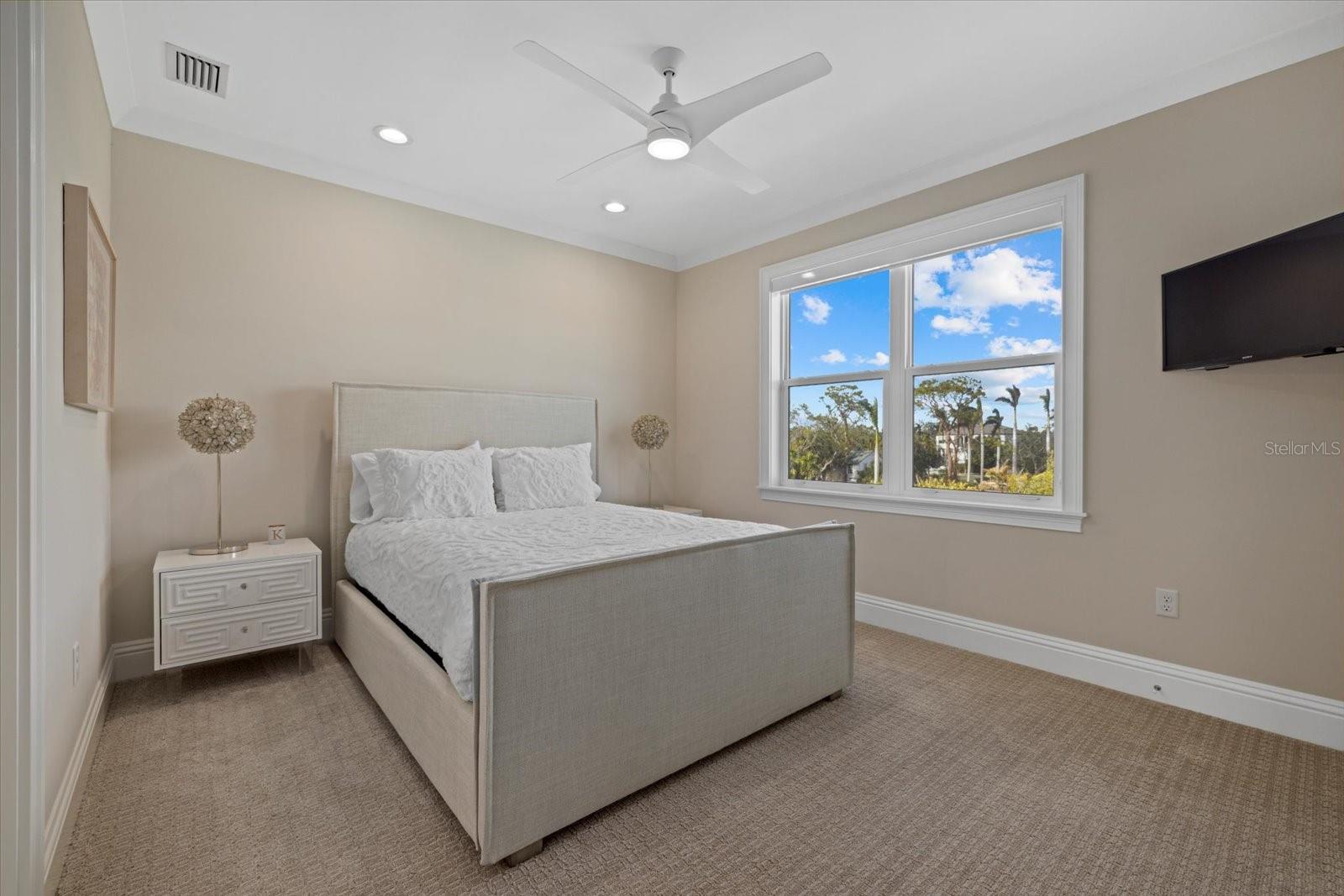 PARADISE SHORES - Residential